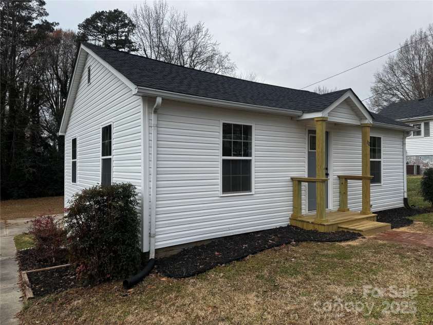 112 Mccray Avenue, Kannapolis, NC 28081.  MLS# CAR4207408, YatesRealty ID 5857. 