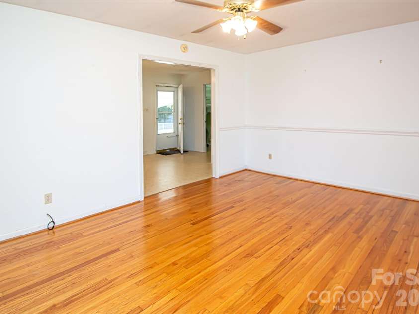 6016 Potter Road, Matthews, NC 28104.  MLS# CAR4432050, YatesRealty ID 58570. 