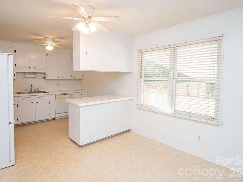 6016 Potter Road, Matthews, NC 28104.  MLS# CAR4432050, YatesRealty ID 58570. 