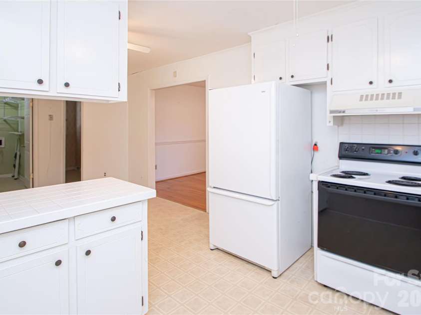 6016 Potter Road, Matthews, NC 28104.  MLS# CAR4432050, YatesRealty ID 58570. 