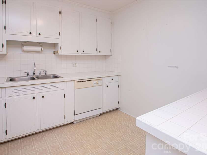 6016 Potter Road, Matthews, NC 28104.  MLS# CAR4432050, YatesRealty ID 58570. 
