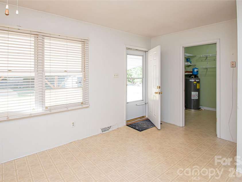 6016 Potter Road, Matthews, NC 28104.  MLS# CAR4432050, YatesRealty ID 58570. 