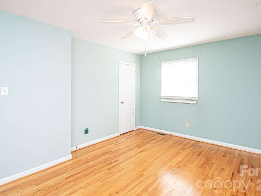 6016 Potter Road, Matthews, NC 28104.  MLS# CAR4432050, YatesRealty ID 58570. Primary Bedroom