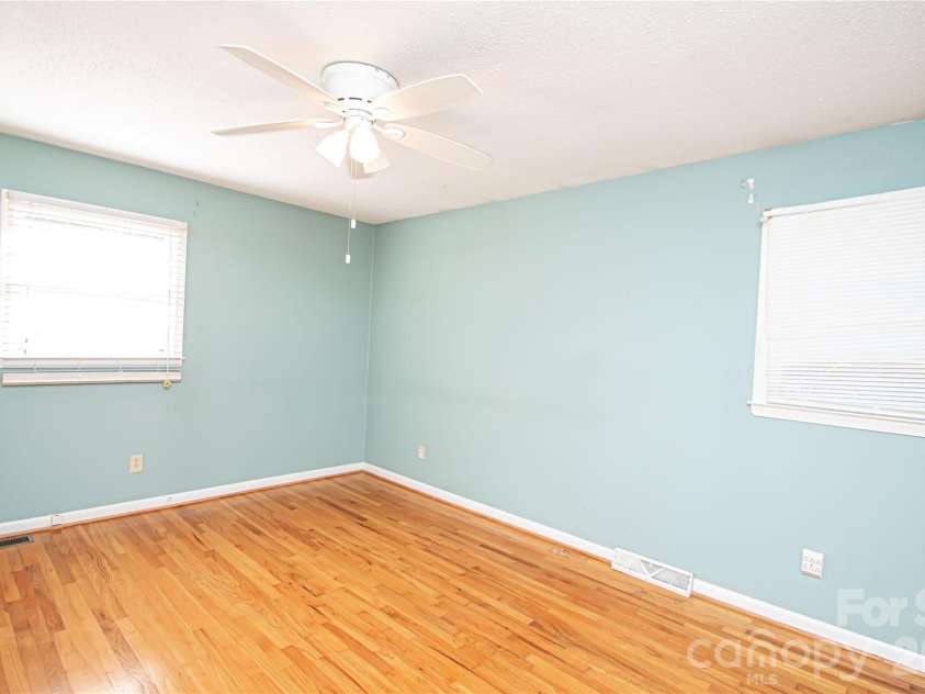 6016 Potter Road, Matthews, NC 28104.  MLS# CAR4432050, YatesRealty ID 58570. Primary Bedroom