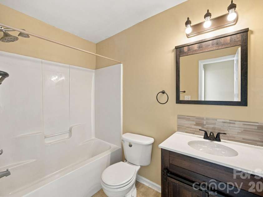 4706 Bomar Drive, Charlotte, NC 28216.  MLS# CAR4434496, YatesRealty ID 58579. 