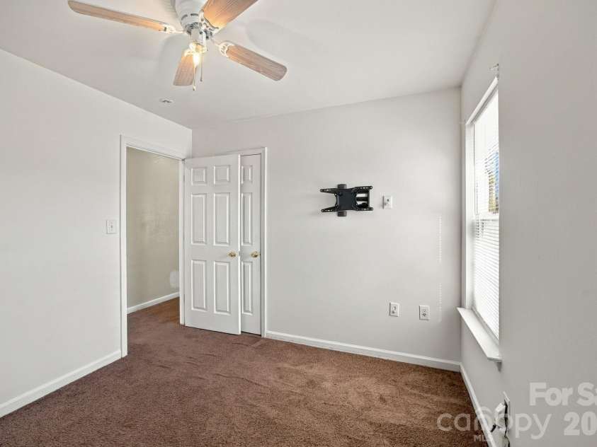 4706 Bomar Drive, Charlotte, NC 28216.  MLS# CAR4434496, YatesRealty ID 58579. 