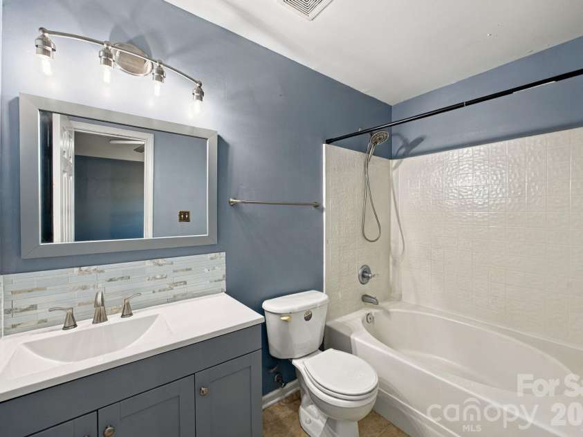 4706 Bomar Drive, Charlotte, NC 28216.  MLS# CAR4434496, YatesRealty ID 58579. 