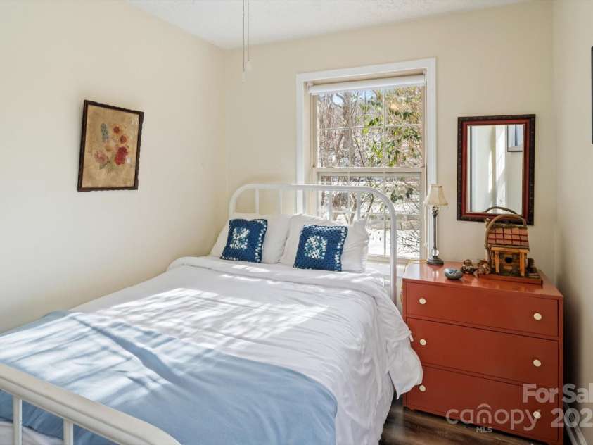 284 Caldwell Drive, Maggie Valley, NC 28751.  MLS# CAR4218982, YatesRealty ID 5858. Main Floor Bedroom