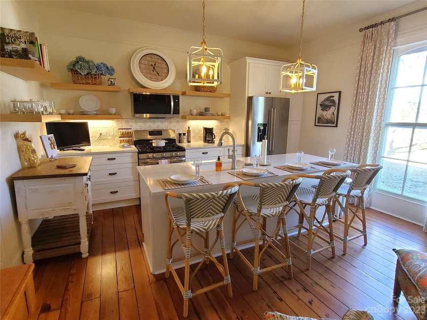 902 Ashe Avenue, Newton, NC 28658.  MLS# CAR4103600, YatesRealty ID 586. 