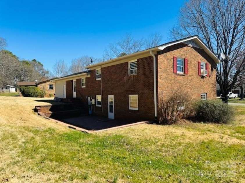 344 Circleview Drive, Shelby, NC 28150.  MLS# CAR4325389, YatesRealty ID 5860. 