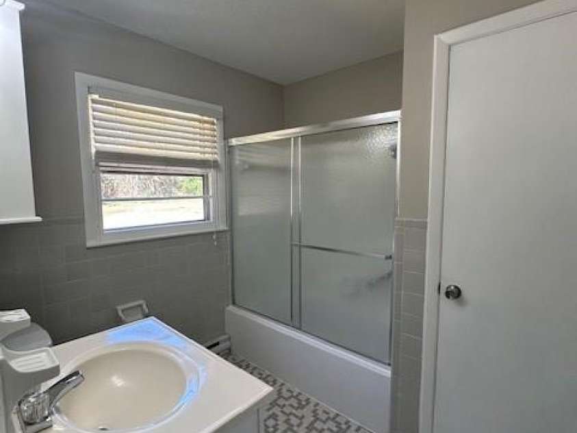 344 Circleview Drive, Shelby, NC 28150.  MLS# CAR4325389, YatesRealty ID 5860. Bathroom