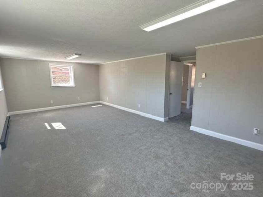 344 Circleview Drive, Shelby, NC 28150.  MLS# CAR4325389, YatesRealty ID 5860. Family Room