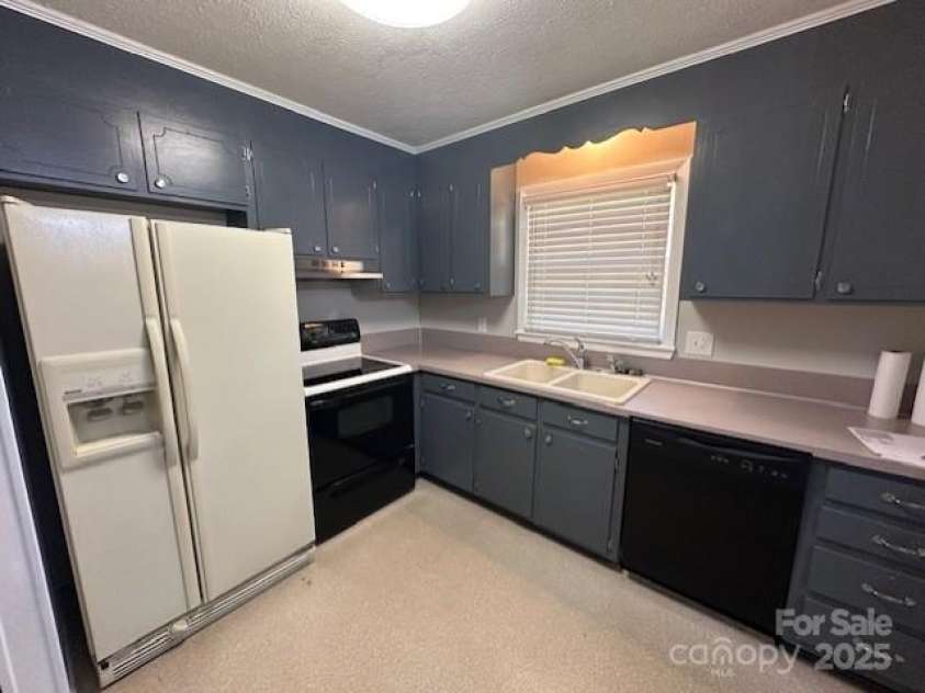 344 Circleview Drive, Shelby, NC 28150.  MLS# CAR4325389, YatesRealty ID 5860. Kitchen 