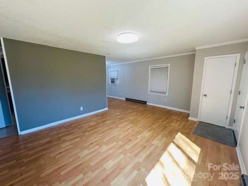 344 Circleview Drive, Shelby, NC 28150.  MLS# CAR4325389, YatesRealty ID 5860. Living Room