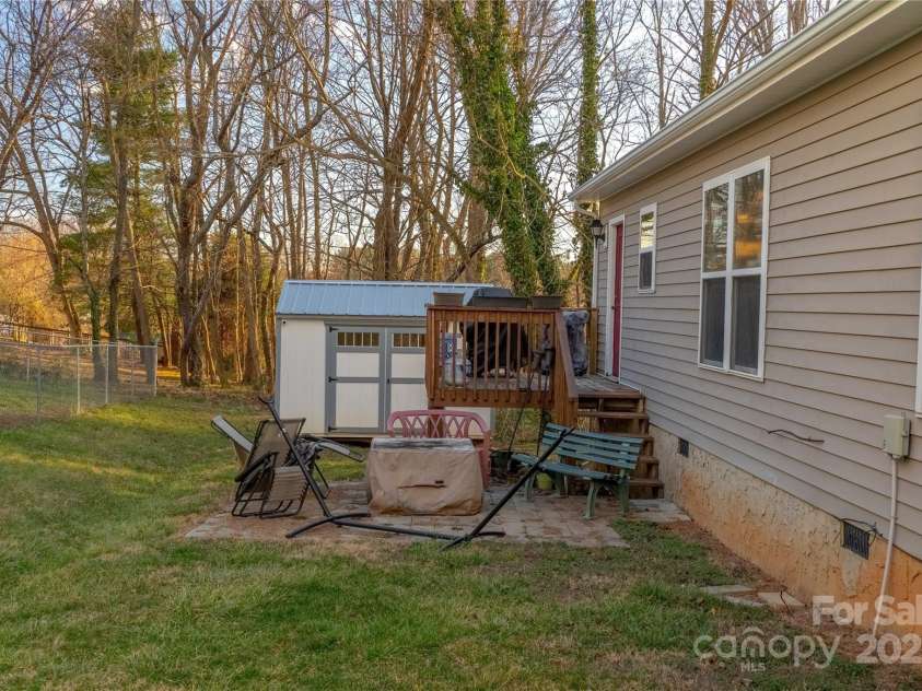 4 Wren Way Drive, Asheville, NC 28803.  MLS# CAR4227621, YatesRealty ID 5861. 