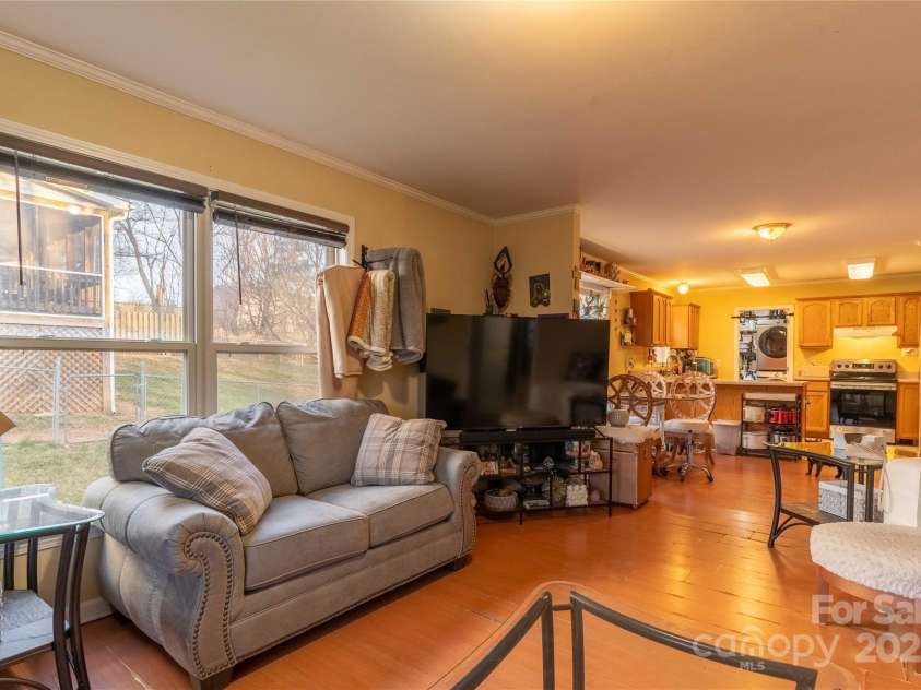 4 Wren Way Drive, Asheville, NC 28803.  MLS# CAR4227621, YatesRealty ID 5861. 