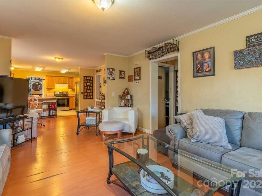 4 Wren Way Drive, Asheville, NC 28803.  MLS# CAR4227621, YatesRealty ID 5861. 