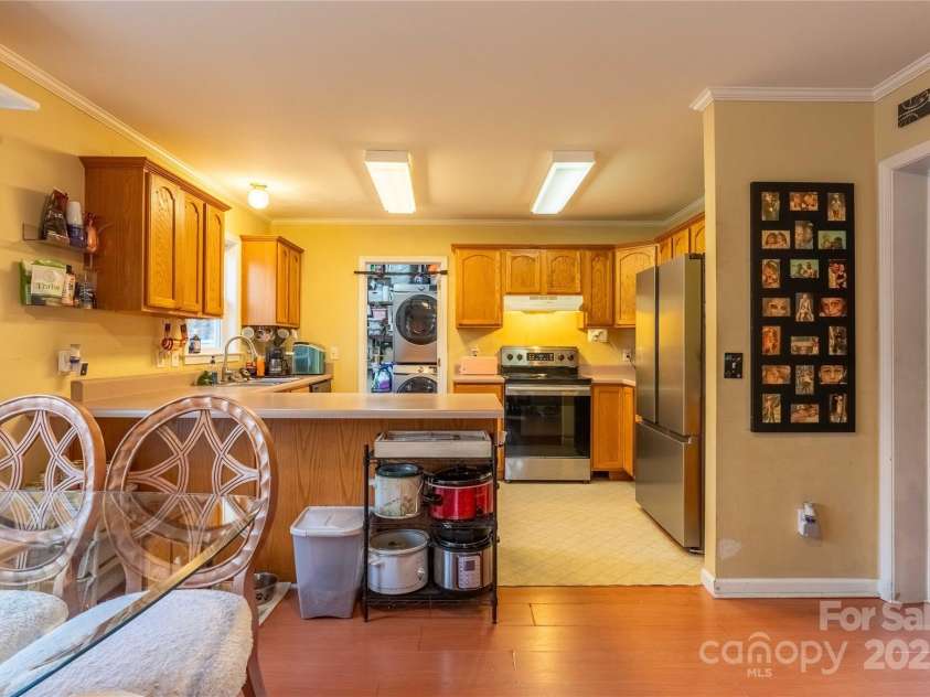 4 Wren Way Drive, Asheville, NC 28803.  MLS# CAR4227621, YatesRealty ID 5861. 