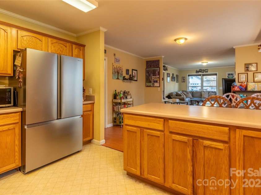 4 Wren Way Drive, Asheville, NC 28803.  MLS# CAR4227621, YatesRealty ID 5861. 