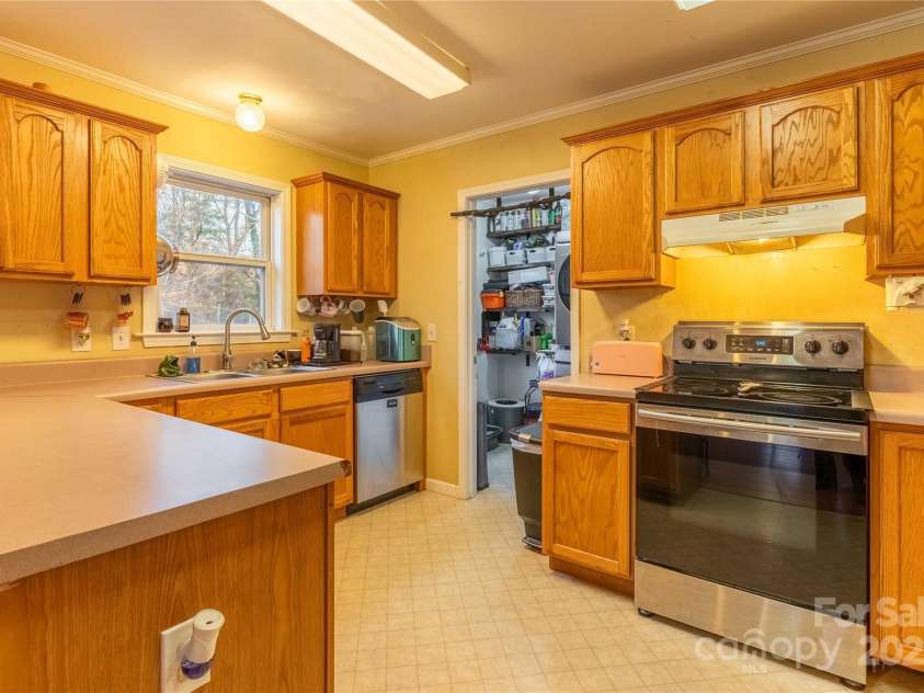 4 Wren Way Drive, Asheville, NC 28803.  MLS# CAR4227621, YatesRealty ID 5861. 