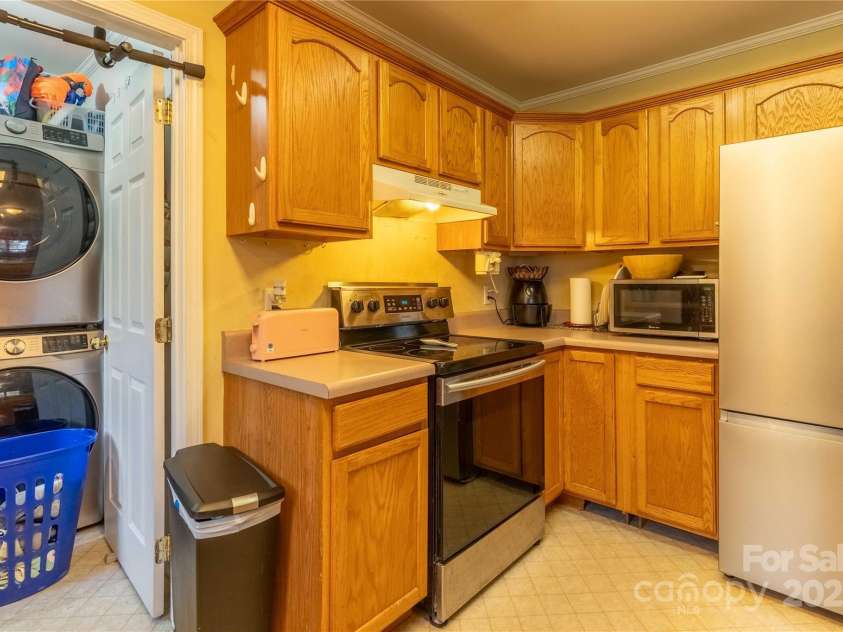 4 Wren Way Drive, Asheville, NC 28803.  MLS# CAR4227621, YatesRealty ID 5861. 