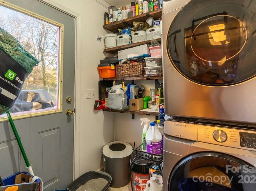 4 Wren Way Drive, Asheville, NC 28803.  MLS# CAR4227621, YatesRealty ID 5861. 