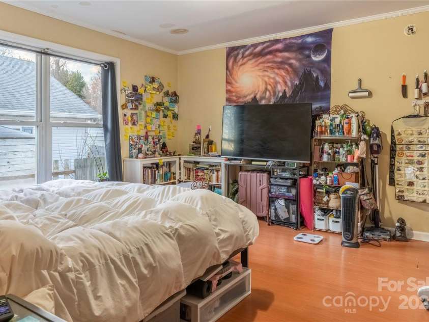 4 Wren Way Drive, Asheville, NC 28803.  MLS# CAR4227621, YatesRealty ID 5861. 