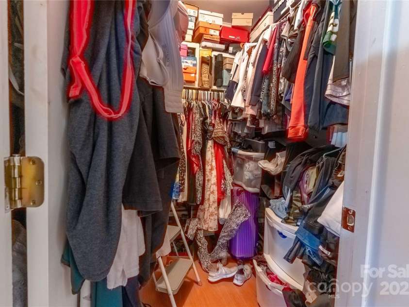 4 Wren Way Drive, Asheville, NC 28803.  MLS# CAR4227621, YatesRealty ID 5861. 