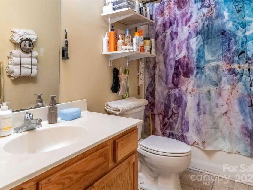 4 Wren Way Drive, Asheville, NC 28803.  MLS# CAR4227621, YatesRealty ID 5861. 