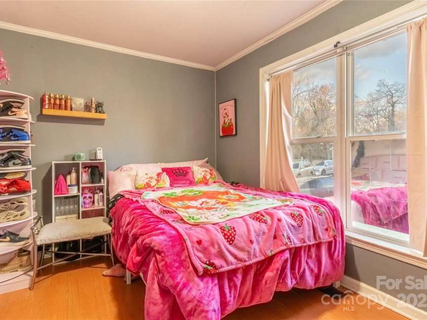 4 Wren Way Drive, Asheville, NC 28803.  MLS# CAR4227621, YatesRealty ID 5861. 