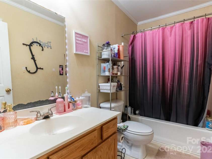 4 Wren Way Drive, Asheville, NC 28803.  MLS# CAR4227621, YatesRealty ID 5861. 