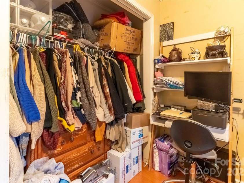 4 Wren Way Drive, Asheville, NC 28803.  MLS# CAR4227621, YatesRealty ID 5861. 