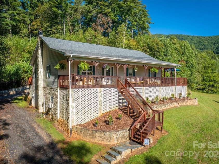 5933 Nubbin Creek Road, Lenoir, NC 28645.  MLS# CAR4299119, YatesRealty ID 5861. 