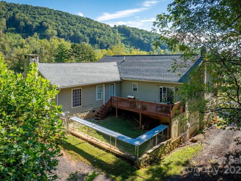 5933 Nubbin Creek Road, Lenoir, NC 28645.  MLS# CAR4299119, YatesRealty ID 5861. 
