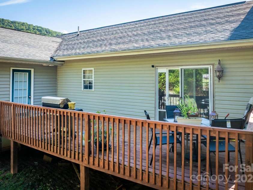 5933 Nubbin Creek Road, Lenoir, NC 28645.  MLS# CAR4299119, YatesRealty ID 5861. 