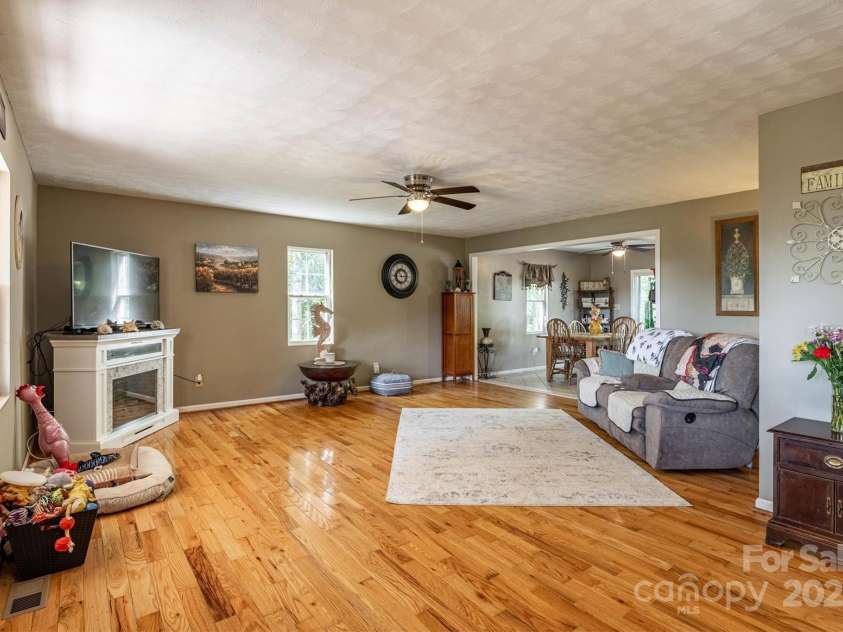 5933 Nubbin Creek Road, Lenoir, NC 28645.  MLS# CAR4299119, YatesRealty ID 5861. 