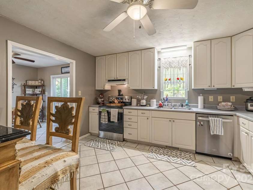 5933 Nubbin Creek Road, Lenoir, NC 28645.  MLS# CAR4299119, YatesRealty ID 5861. 