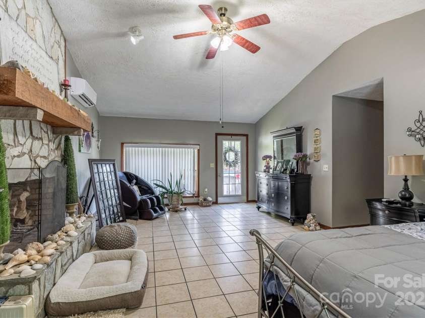 5933 Nubbin Creek Road, Lenoir, NC 28645.  MLS# CAR4299119, YatesRealty ID 5861. 