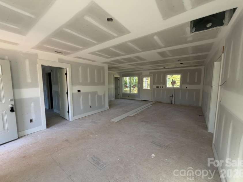 963 Greensboro Extension, Lexington, NC 27292.  MLS# CAR4437753, YatesRealty ID 58610. 
