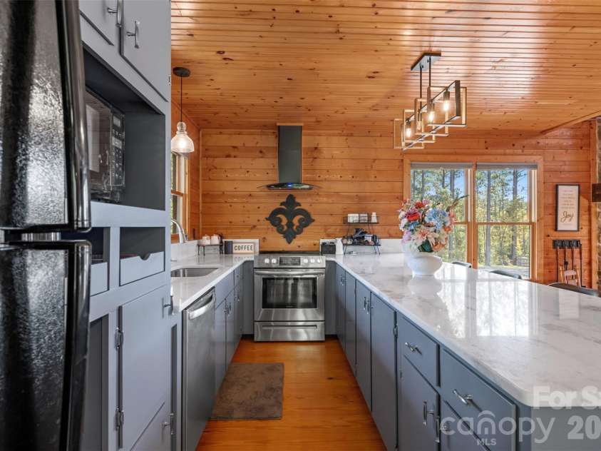 2137 Overbrook Way, Kershaw, SC 29067.  MLS# CAR4437244, YatesRealty ID 58614. Kitchen Cabin