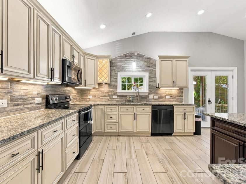 200 Walnut Street, Monroe, NC 28110.  MLS# CAR4437370, YatesRealty ID 58615. 