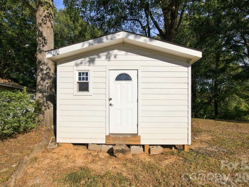 200 Walnut Street, Monroe, NC 28110.  MLS# CAR4437370, YatesRealty ID 58615. 