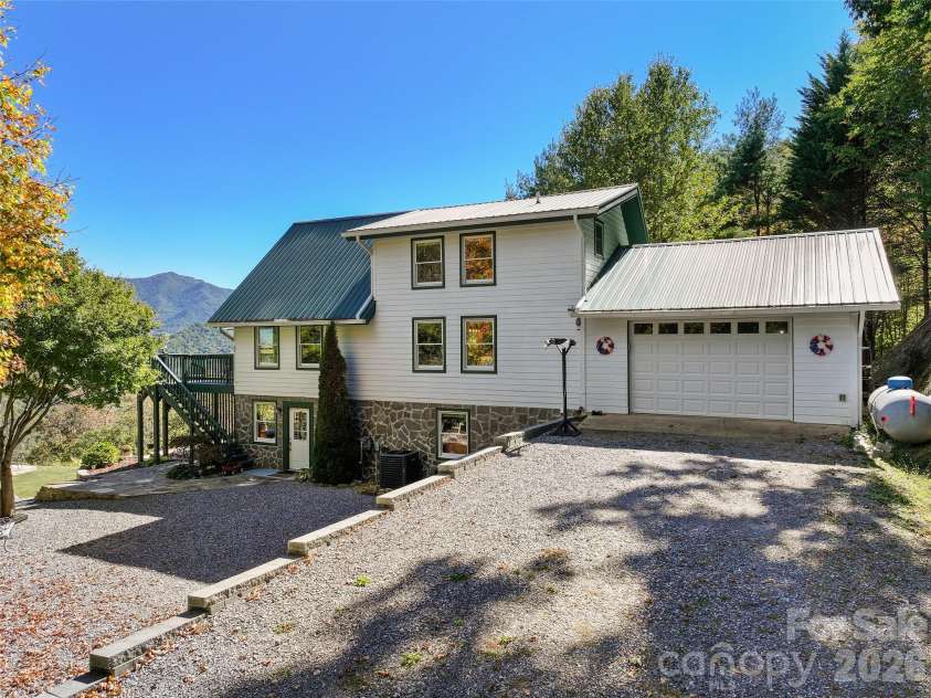 471 McNary Drive, Clyde, NC 28721.  MLS# CAR4435180, YatesRealty ID 58619. 