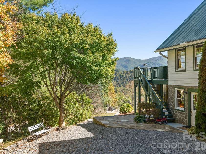 471 McNary Drive, Clyde, NC 28721.  MLS# CAR4435180, YatesRealty ID 58619. 