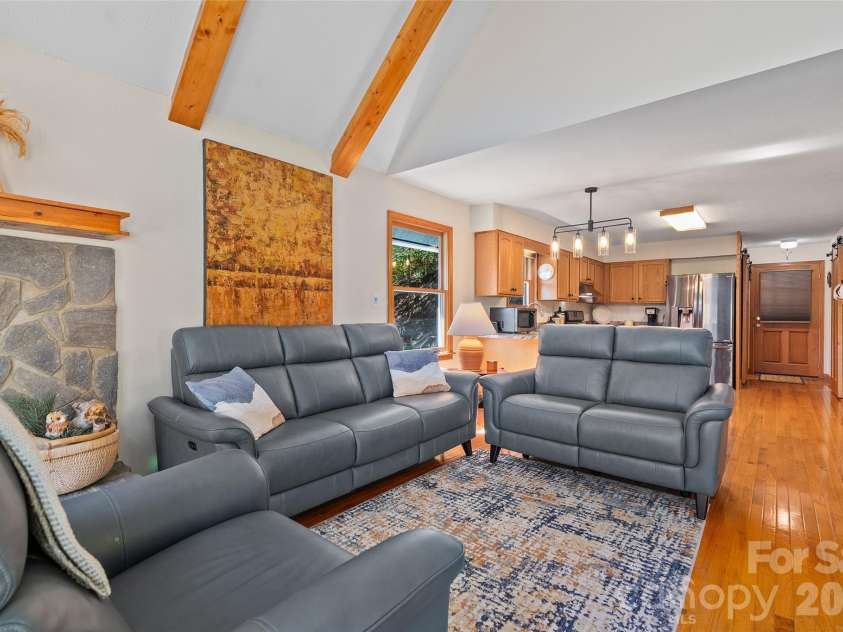 471 McNary Drive, Clyde, NC 28721.  MLS# CAR4435180, YatesRealty ID 58619. 