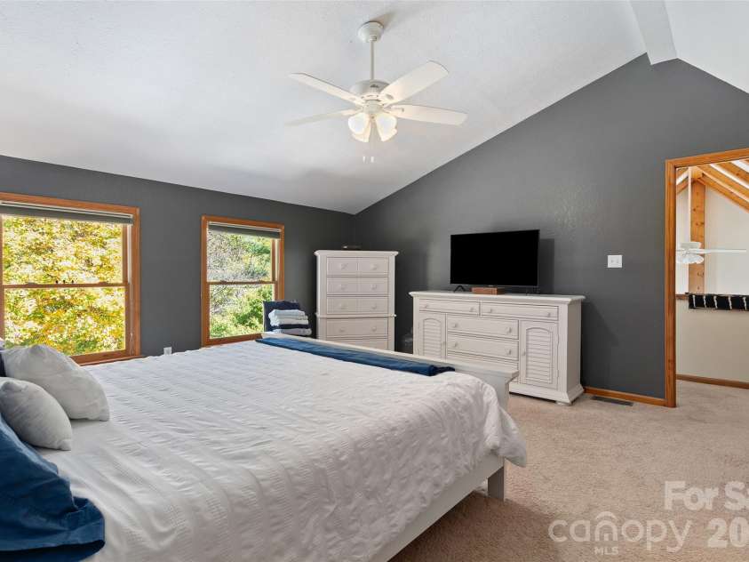 471 McNary Drive, Clyde, NC 28721.  MLS# CAR4435180, YatesRealty ID 58619. 