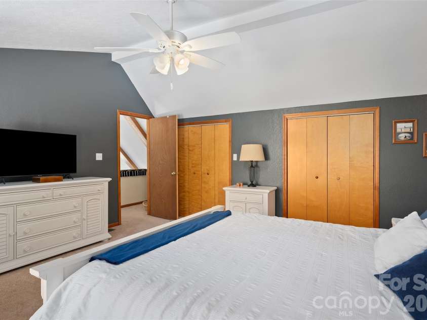 471 McNary Drive, Clyde, NC 28721.  MLS# CAR4435180, YatesRealty ID 58619. 