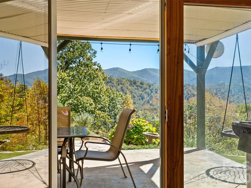 471 McNary Drive, Clyde, NC 28721.  MLS# CAR4435180, YatesRealty ID 58619. 