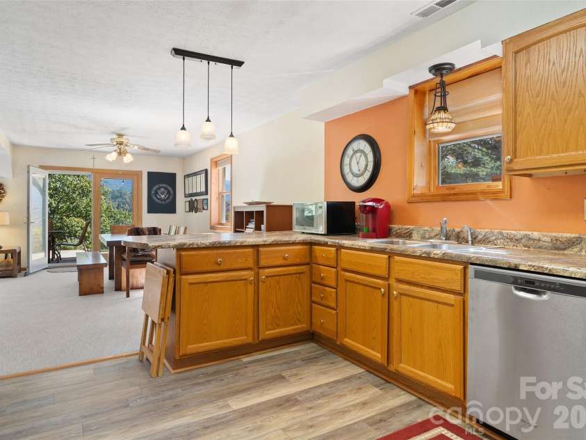 471 McNary Drive, Clyde, NC 28721.  MLS# CAR4435180, YatesRealty ID 58619. 