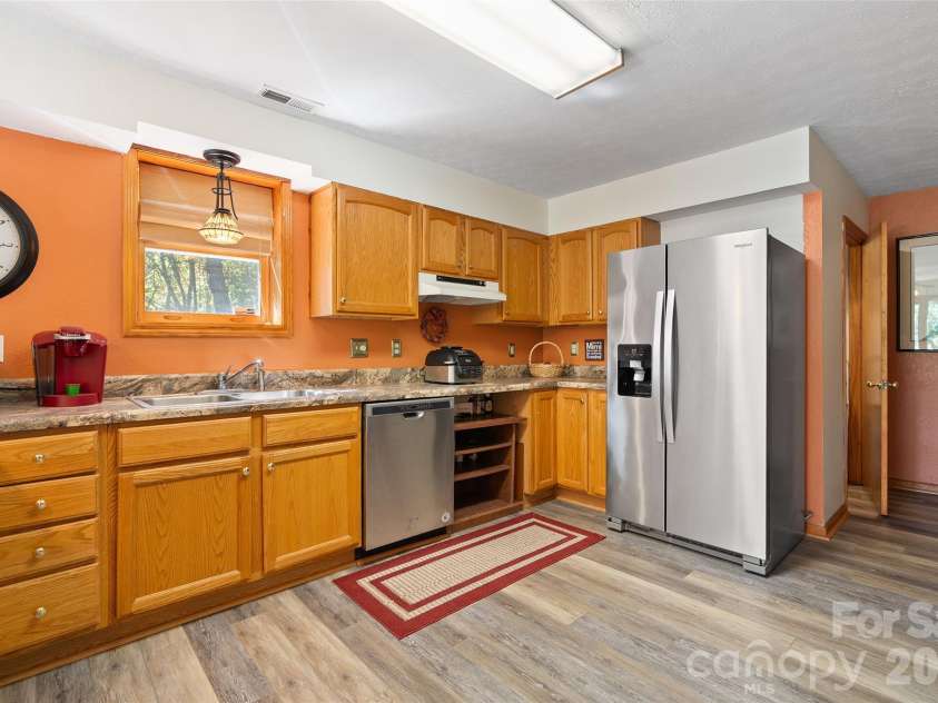 471 McNary Drive, Clyde, NC 28721.  MLS# CAR4435180, YatesRealty ID 58619. 